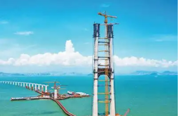 打樁、筑塔、吊裝……造橋有“神器” 穿云又越海