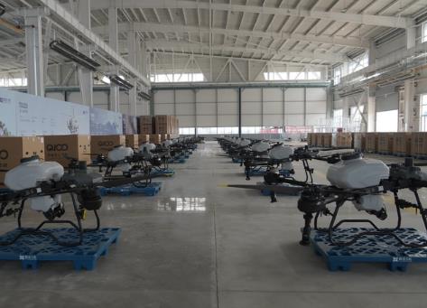 聯合飛機哈爾濱基地一年建成投產 首批Q100農業植保無人機下線