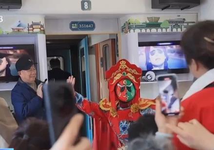 “銀發列車”為何一票難求？