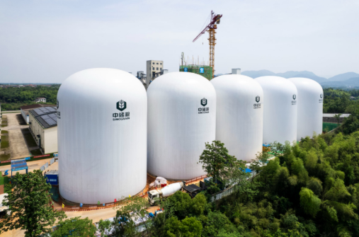 首批9000噸級氣膜糧倉完成充氣成型