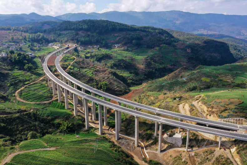 云南積極拓展“高速+”產業融合發展