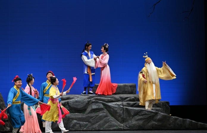 四代同臺演繹花燈戲經典 《七妹與蛇郎》亮相國家大劇院