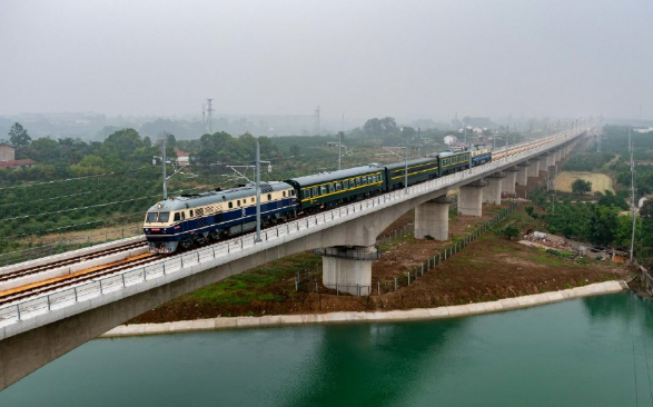 滬渝蓉高鐵武宜段啟動聯調聯試