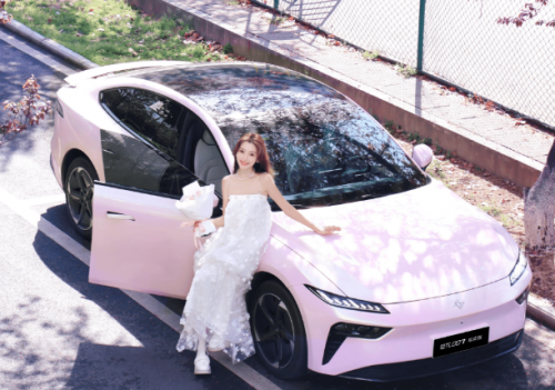 15萬電動轎跑怎么選？東風奕派eπ007：年輕人的“潮流座駕”首選！