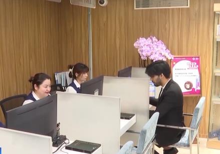 外國游客“買買買”！離境退稅“即買即退”激活入境消費新活力