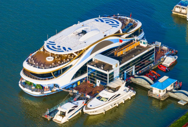 湘江水路旅游進入“綠色時代”！湖南最大新能源游輪“橘洲號”首航