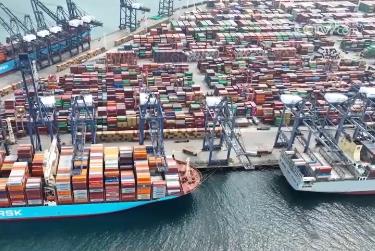 中國港口貨量增加 物流企業從容應對市場變化