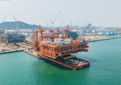 實現多項首創技術 我國渤海最大海上油氣平臺完工起運