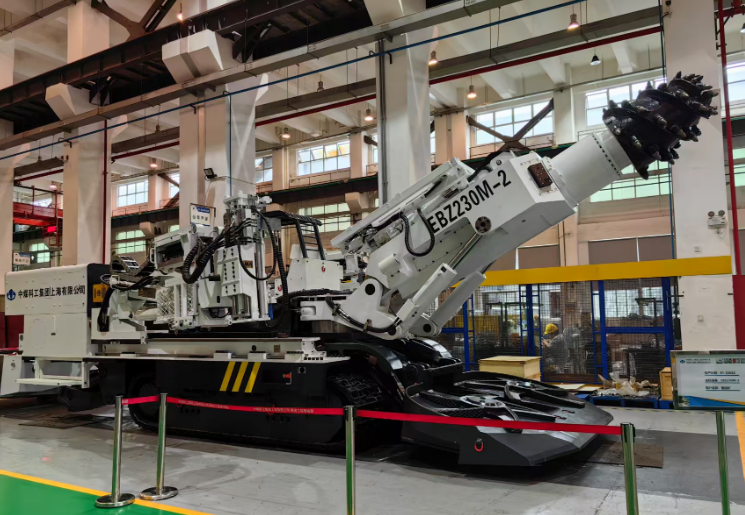 全國首套懸臂式智能化掘錨機器人成功應用