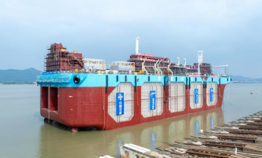 全球首艘自航式水體自然交換型養殖工船成功下水