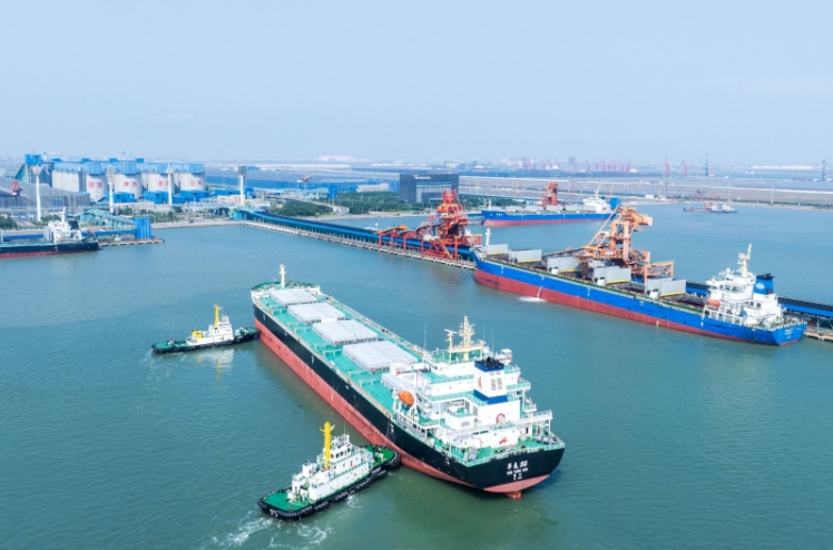 全國最大煤炭下水港煤炭進出港量破億噸