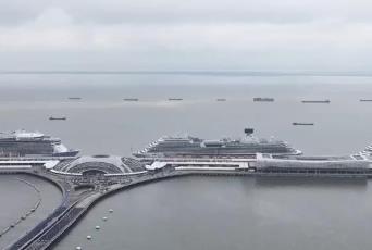 三艘大型郵輪同時靠港 暑期郵輪市場火熱開啟