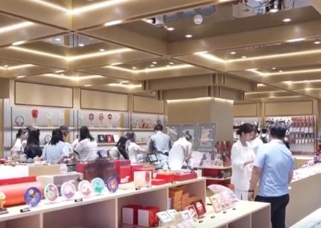 秒到賬、掃貨省一筆……入境游“磁吸力”攀升 境外游客惠享優質服務“買買買”