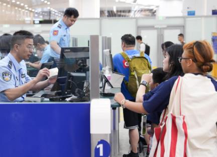 橫琴口岸僅半月超百萬人次 “橫琴+澳門”暑期跨境游持續升溫