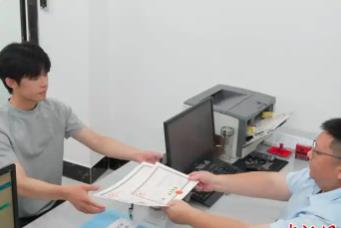 廣州發出全市首張個體工商戶“AI幫辦”營業執照