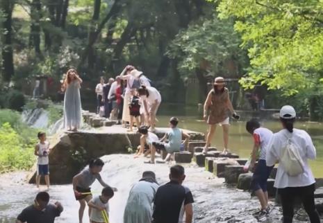各地不斷“上新”打造夏季旅游新名片 “暑期經濟”燃動消費“熱”力
