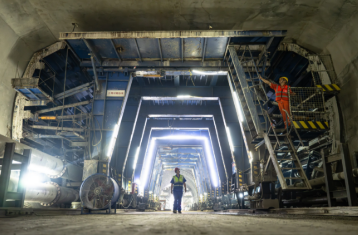 我國最長地鐵環線穿越長江隧道貫通