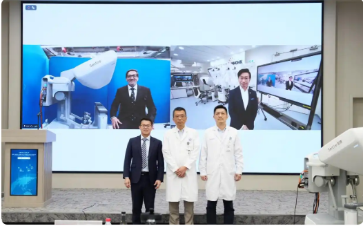 兩國三地同屏操作，打破手術空間桎梏 仁濟醫院牽頭完成多點協同遠程機器人手術