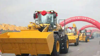為全球市場提供“中國方案” 山東臨工首批300臺設備揚帆非洲 