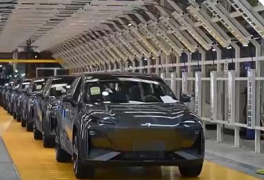 追“新”逐“變”，新能源汽車產業“降碳”正當時