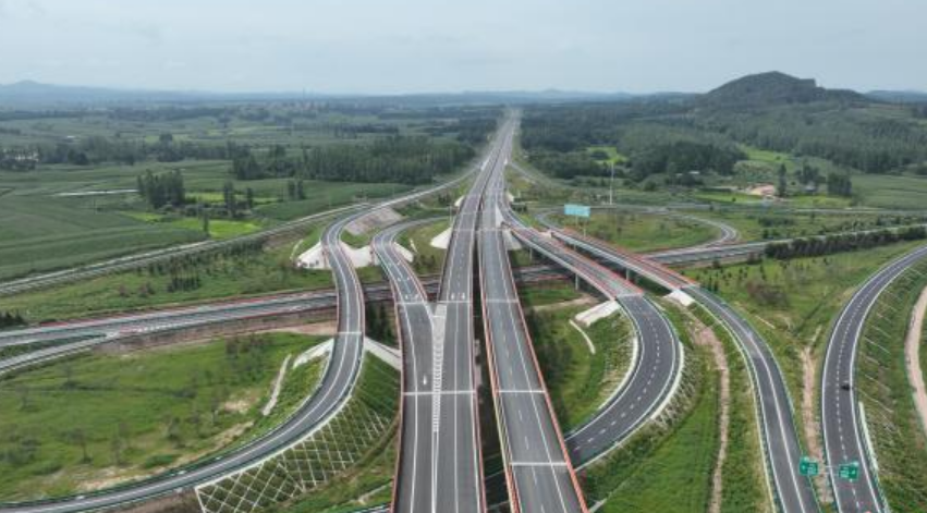 鐵科高速尚五段全線通車：織密東北交通網 串聯農旅資源