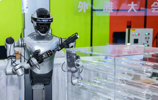 巡檢、救援、爆破　機器人加速“上崗”——從外灘大會看人工智能產業新應用