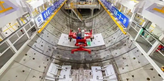 世界最大直徑高鐵盾構機“領航號”掘進突破8000米