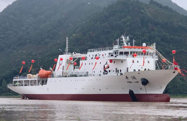 中國首艘5000噸級民間遠洋醫療救援船下水