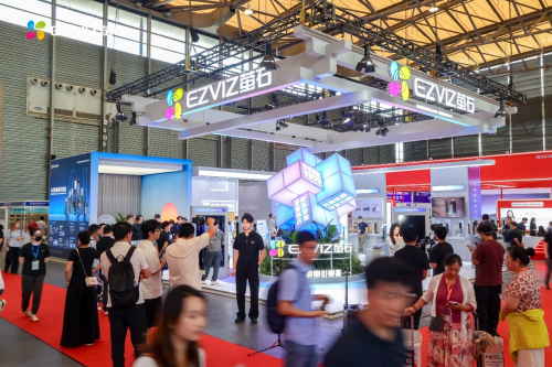 螢石攜新品Y5000FVX Ultra亮相國際五金展，權威認證彰顯AI智能鎖引領地位