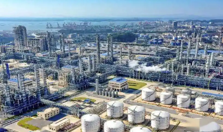 “一滴油”到“一片材料”，石油煉化智慧蝶變