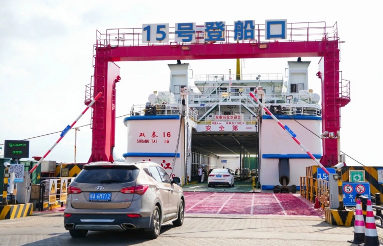 “雙節”期間中遠海運護航77.9萬人次平安過海