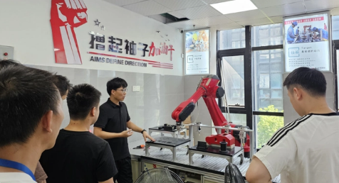 手握本科學歷，這些年輕人為何選擇“反向深造”？