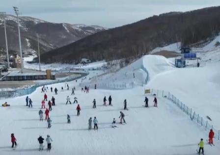 一季到四季；小眾到大眾！創新重構冰雪產業鏈 冰雪消費釋放新增長點