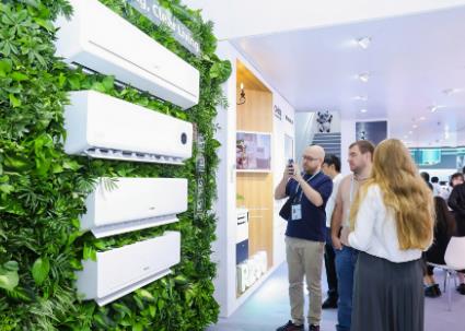 廣交會上看中國制造 長虹攜熊貓AI家電“圈粉”全球客商