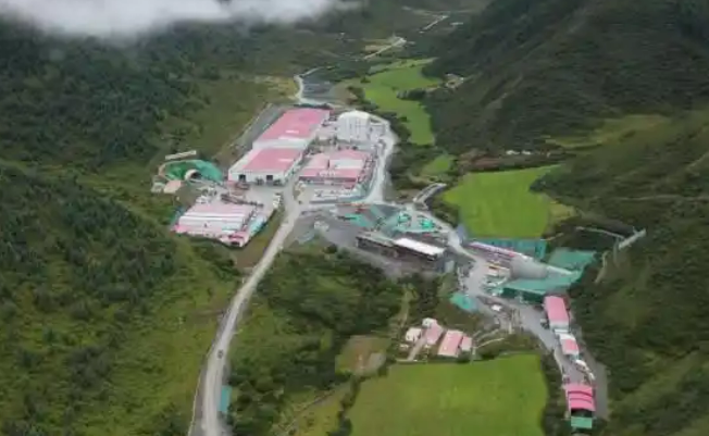 西成鐵路扎西隆隧道實現順利貫通