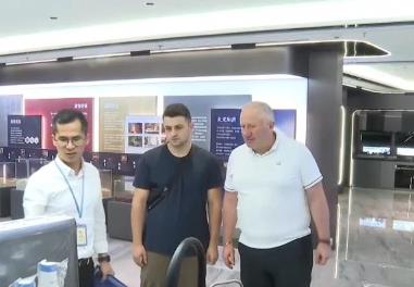 廣交會“圈粉”全球客商 多家企業迎外商“探廠”洽談熱