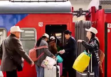 秋季文旅消費熱力十足：銀發專列跨省游與城市賞秋經濟雙雙升溫