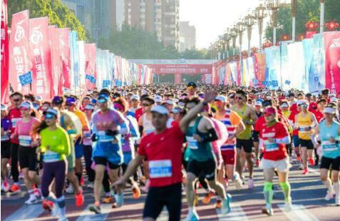 跑出熱愛！361°攜手唐馬見證四冠誕生，專業科技賦能城市奔跑精神