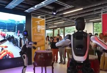 人形機器人應用場景遍地開花 催生消費新業態