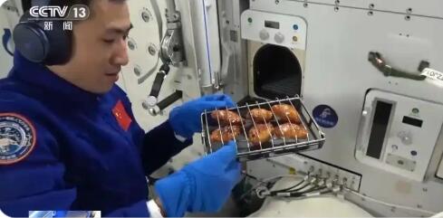 “太空廚房”裝備上新 這臺世界首創的爐子是如何誕生的？