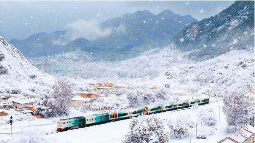 “星光·燕趙號”首發張家口 開啟冰雪旅行新體驗