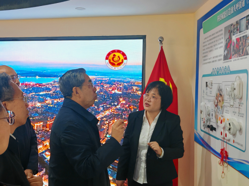 全國政協常委馬建堂蒞臨龍湖調研“呼援通”智慧養老新模式