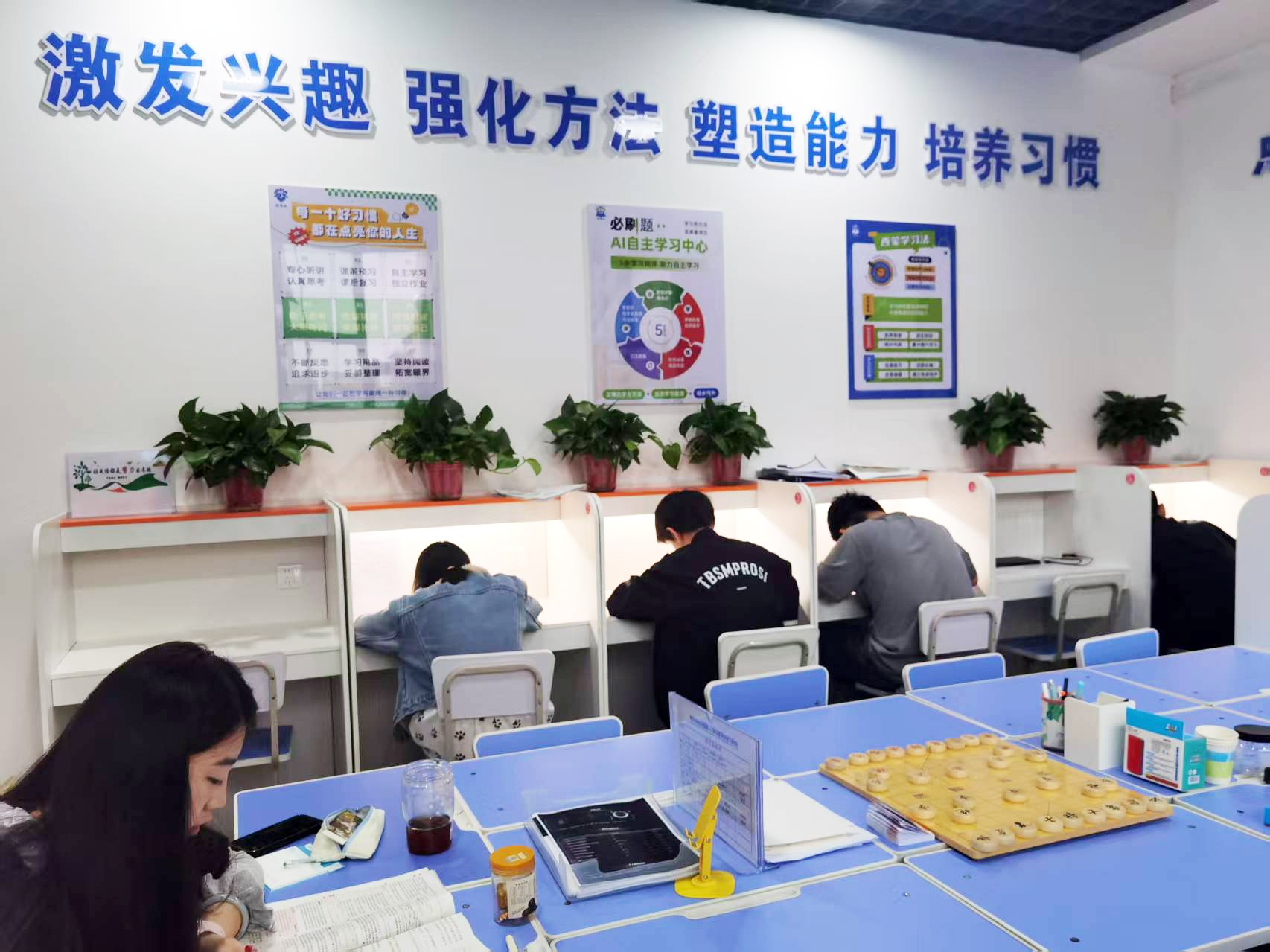 破局“紙面教育”：理想樹AI自主學習中心“空間陪伴”的教育轉型新模式