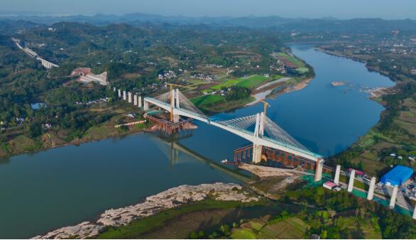 世界跨度最大成達萬高鐵渠江特大橋成功合龍