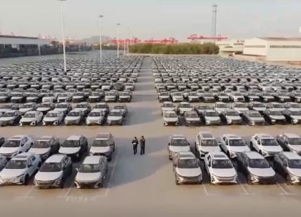 車企多元化布局“抱團”開拓外海市場 汽車出口向“新”向“綠”態勢突出