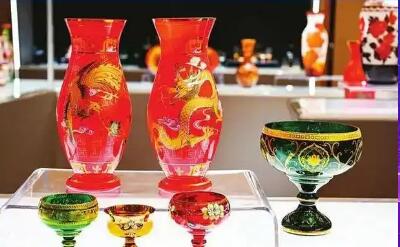 山西祁縣“人機并舉”雕琢玻璃器皿產業