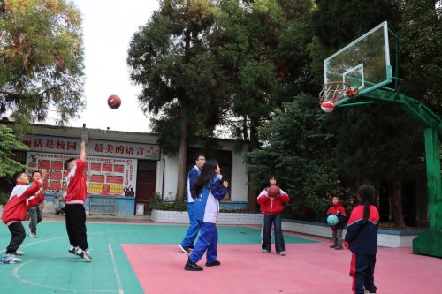 匠心筑路仁心傳 中交路建貴都擴容工程項目開展“情暖童心·愛伴成長”暨“點亮微心愿”實踐活動