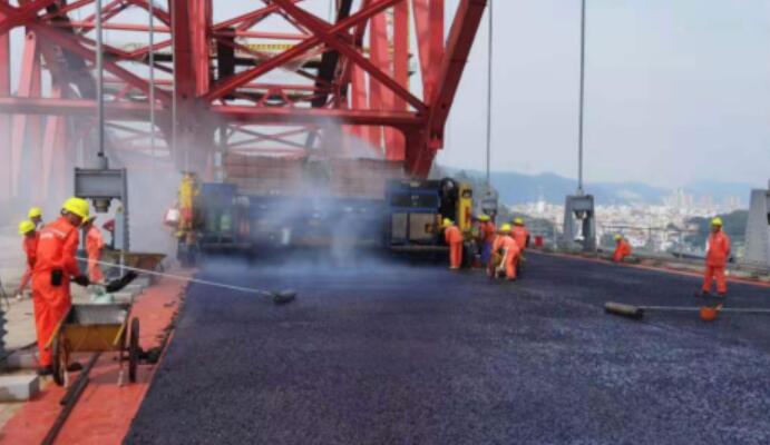 從“進口依賴”到“中國制造”--“昆侖”瀝青以卓越品質服務國家發展紀實