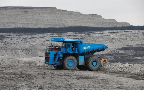 節能靜音無污染！國內首臺“兵器大礦車”通過驗收