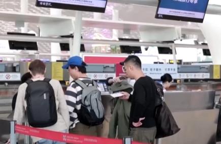 冰雪游熱度高 跨年熱潮涌動 冰雪為“媒”南北游客開啟“雙向奔赴”